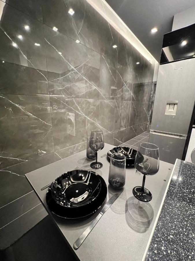 Luxury Black And White Interior Apartments Каламата Екстериор снимка