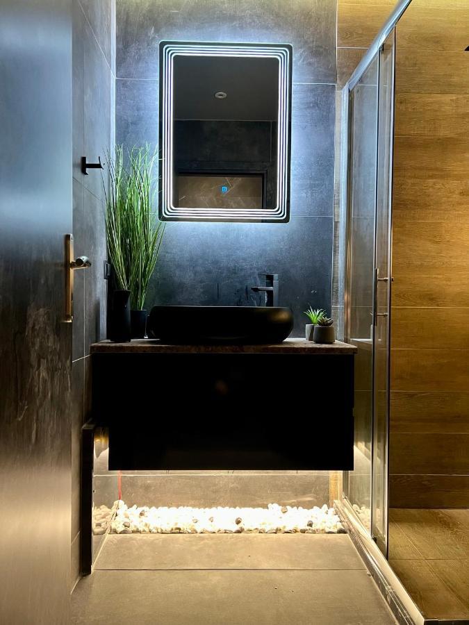 Luxury Black And White Interior Apartments Каламата Екстериор снимка