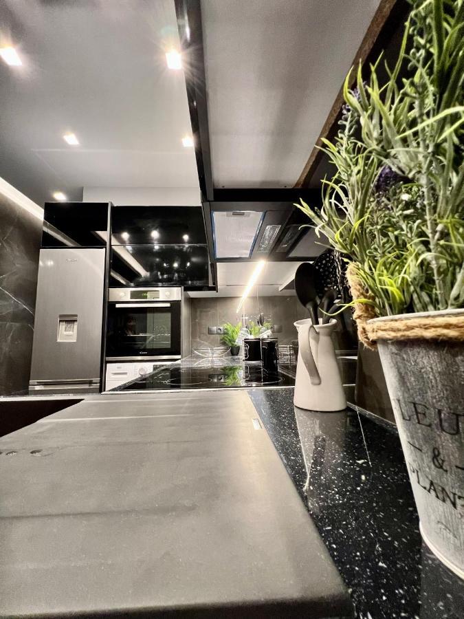 Luxury Black And White Interior Apartments Каламата Екстериор снимка