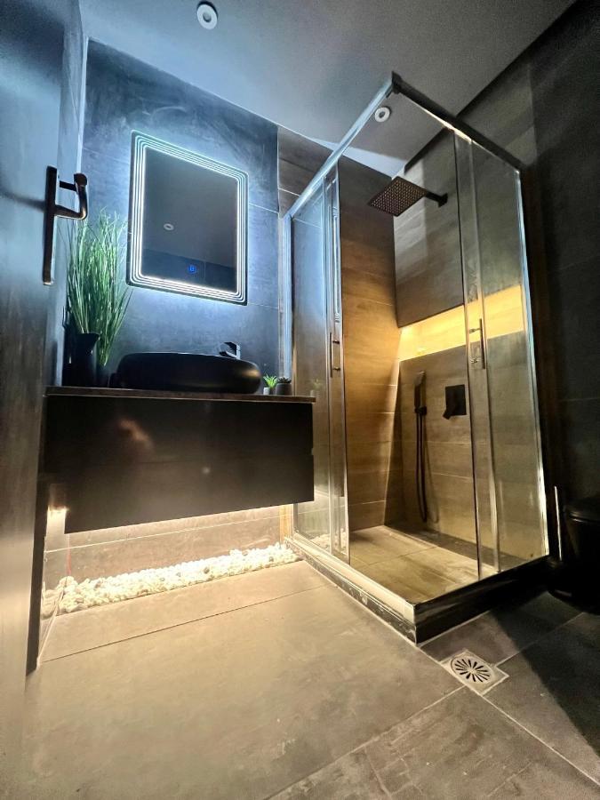 Luxury Black And White Interior Apartments Каламата Екстериор снимка