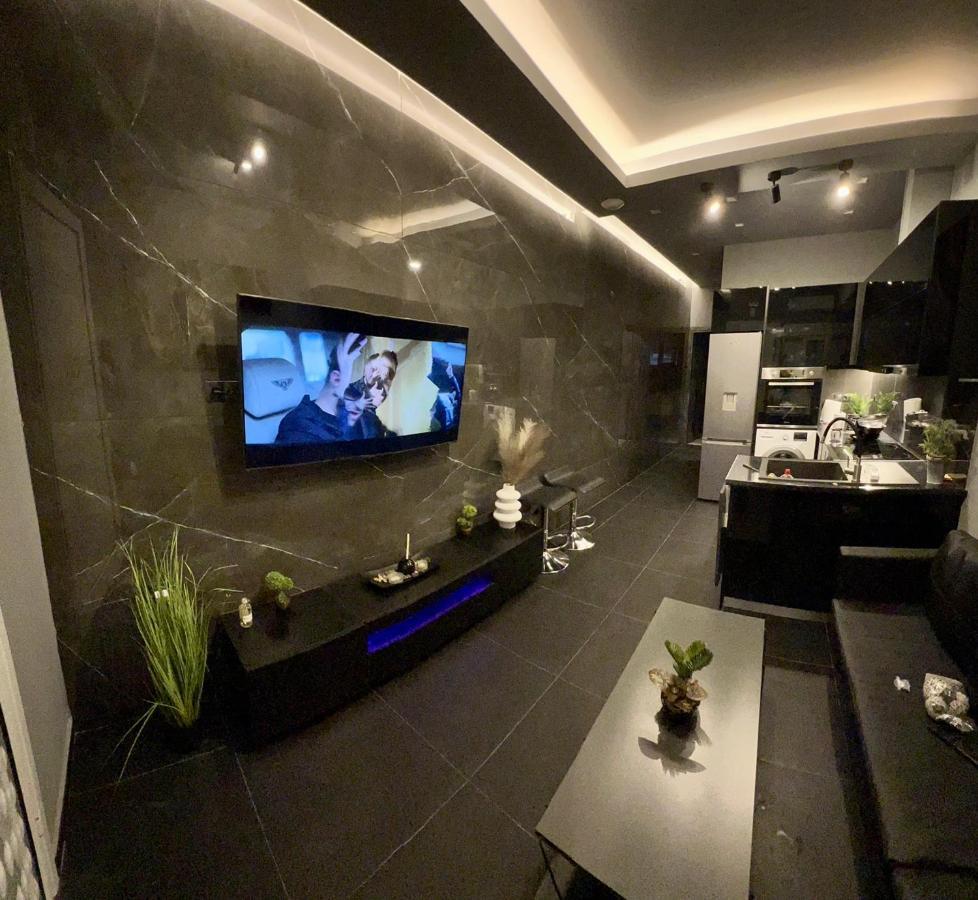 Luxury Black And White Interior Apartments Каламата Екстериор снимка