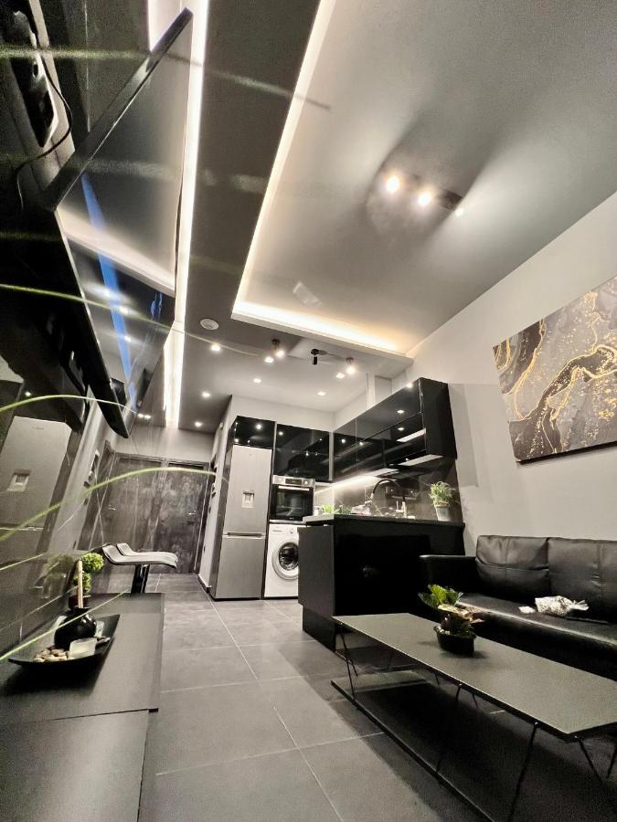 Luxury Black And White Interior Apartments Каламата Екстериор снимка