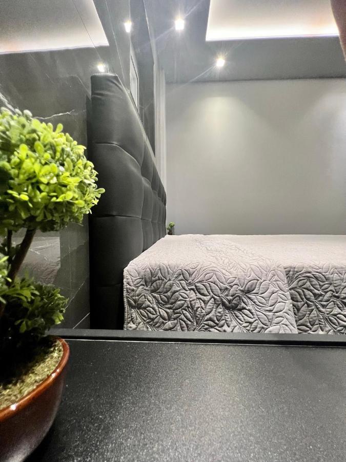 Luxury Black And White Interior Apartments Каламата Екстериор снимка
