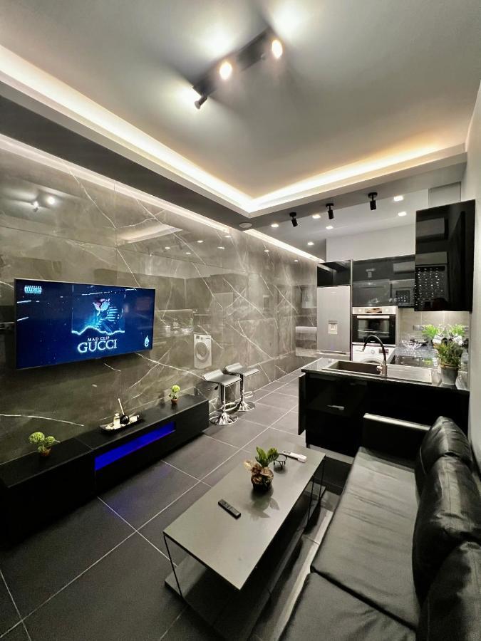 Luxury Black And White Interior Apartments Каламата Екстериор снимка