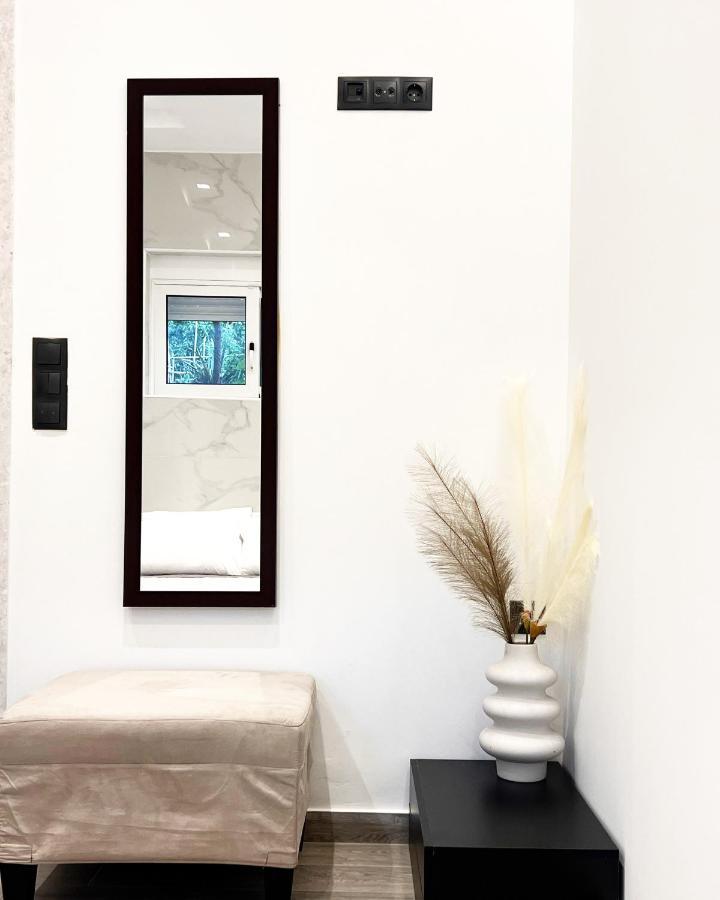 Luxury Black And White Interior Apartments Каламата Екстериор снимка