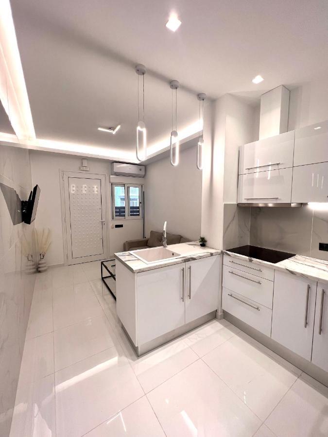 Luxury Black And White Interior Apartments Каламата Екстериор снимка