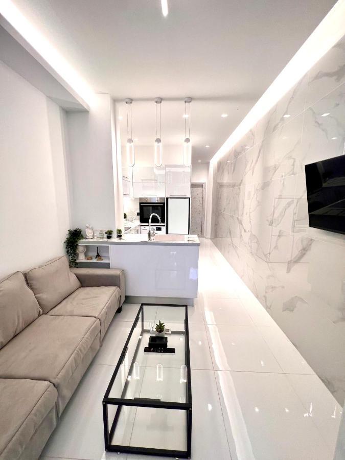 Luxury Black And White Interior Apartments Каламата Екстериор снимка